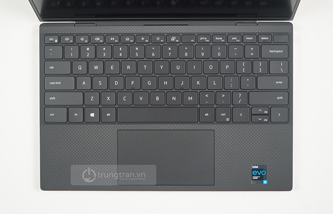 edge-to-edge keyboard có tích hợp fingerprint reader ở nút nguồn của XPS 9310