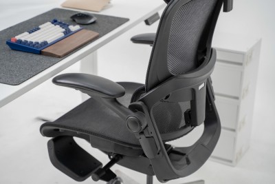 Epione-Easy-Chair-SE-3.jpg